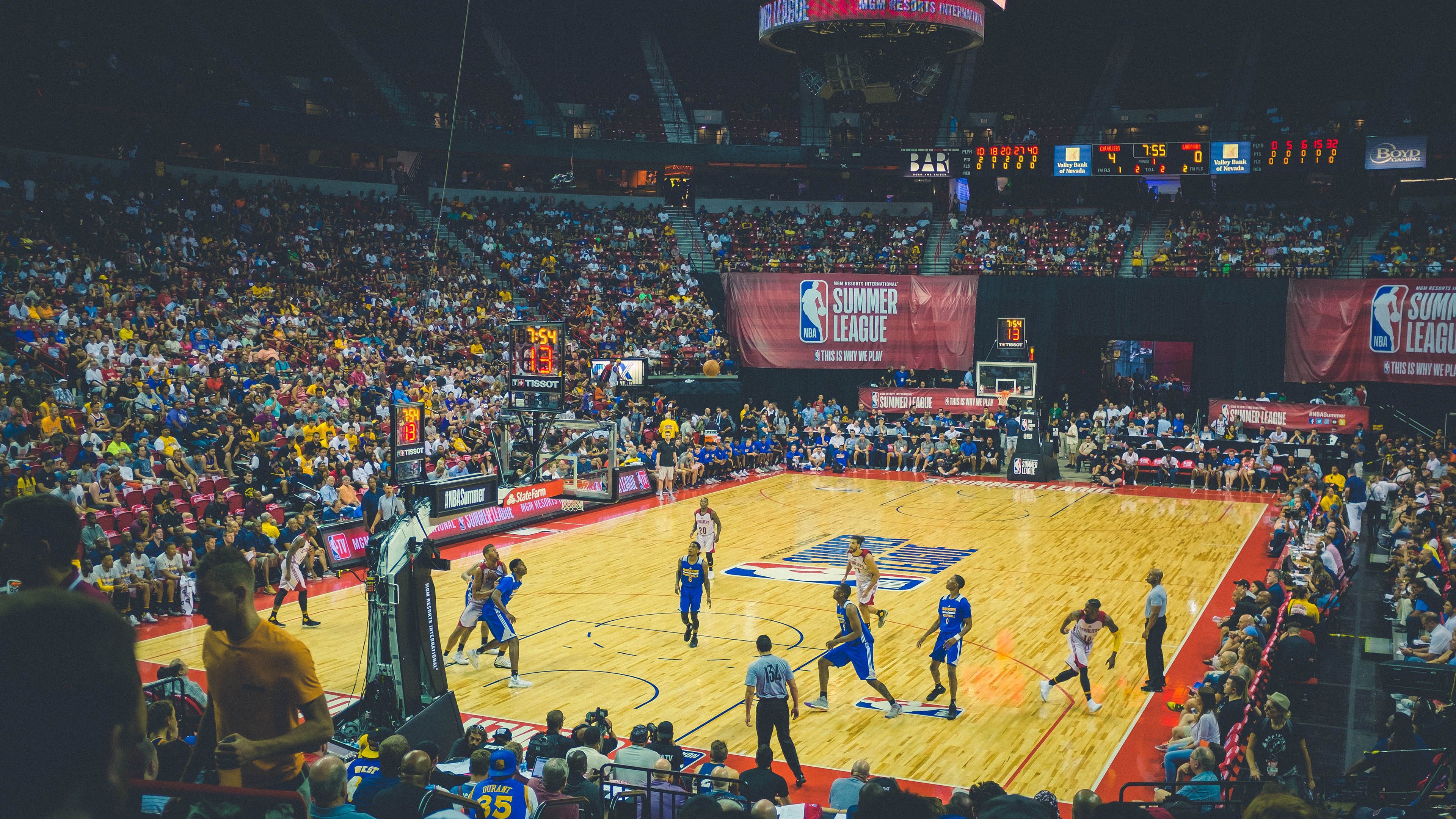 库里:每一次“飙远射”都在书写NBA历史的新篇章!,库里早期比赛